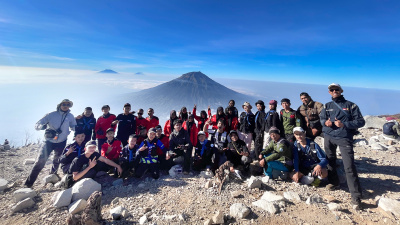 Taklukkan Sindoro 3.153 Mdpl, ESPA SKATUSA Cetak Generasi Bermental Leadership