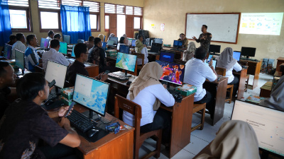Dari Google Drive hingga Gemini, Tenaga Kependidikan SKATUSA Belajar Tingkatkan Efektivitas Kerja